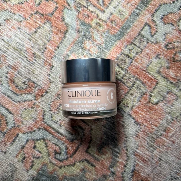 NWOB Clinique Moisture Surge™ 100H Auto-Replenishing Hydrator 50ml - Picture 2 of 4